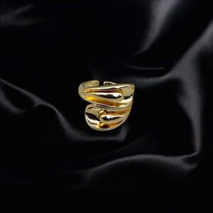 Armor-Inspired Chunky Ring – Gold Steel Edition